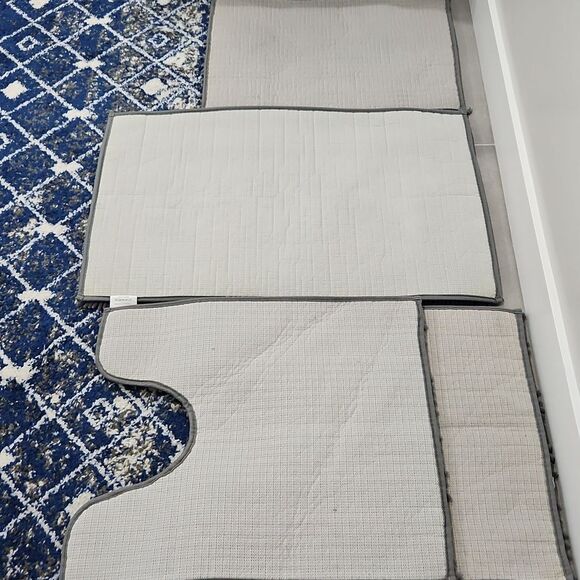 Gray Bath Mat Set - Picture 2 of 2